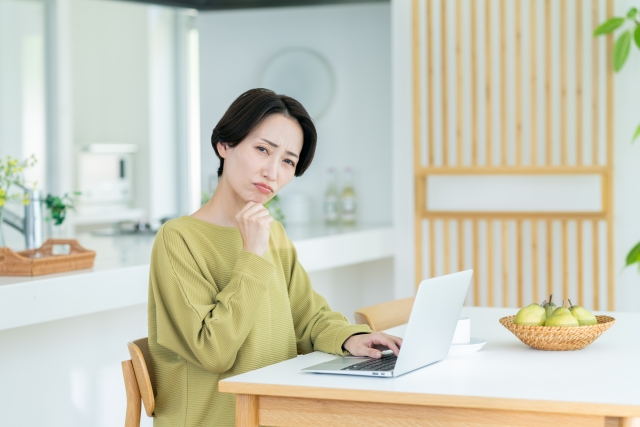 困る女性